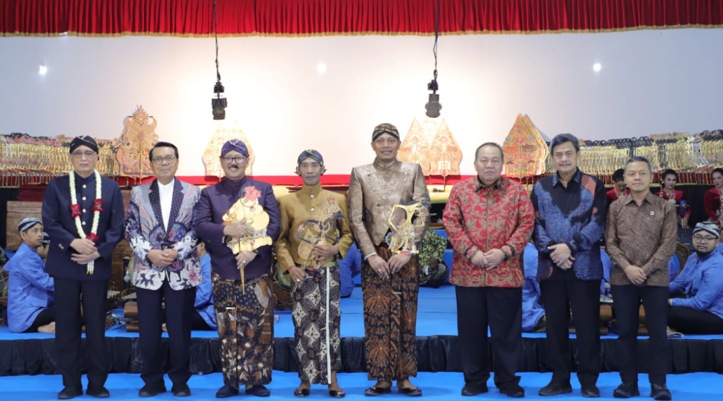 MAHKAMAH AGUNG RAYAKAN HUT KE-81 LEWAT PAGELARAN WAYANG KULIT “LAKON SEMAR KUNING”